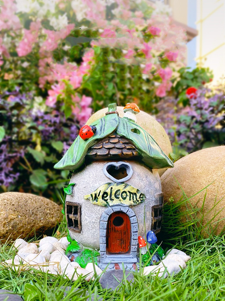 Garden Decoration Solar Light-emitting Sculpture Balcony Courtyard Decor Handmade Crafts Hangable Cartoon Small House Sculpture D